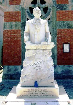 Monumento a Pietro Gori al cimitero di Rosignano Marittimo